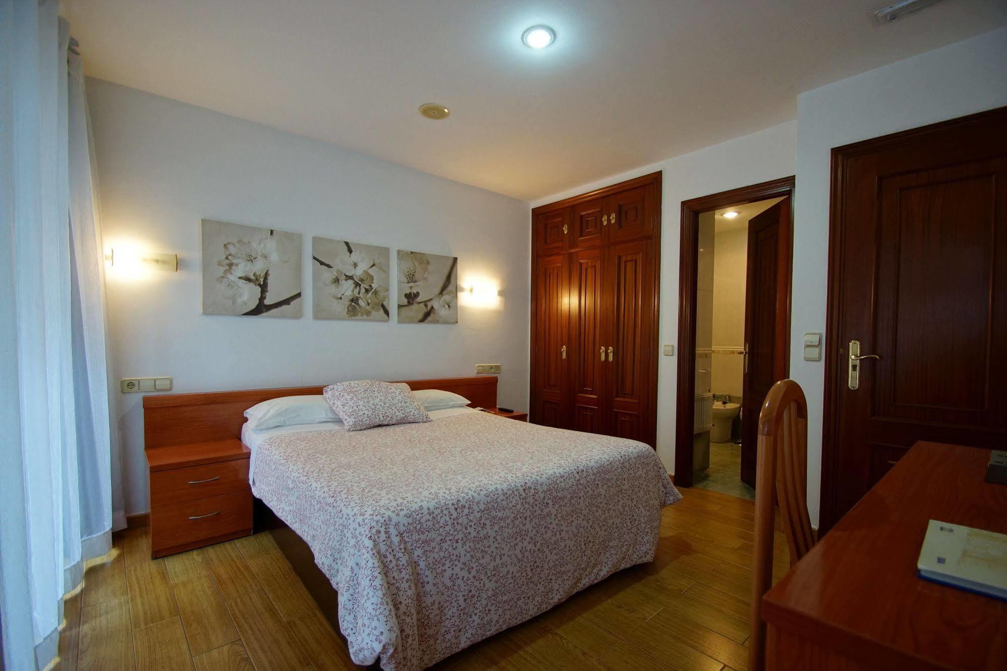 Hostal Carbonara A Coruna Bagian luar foto