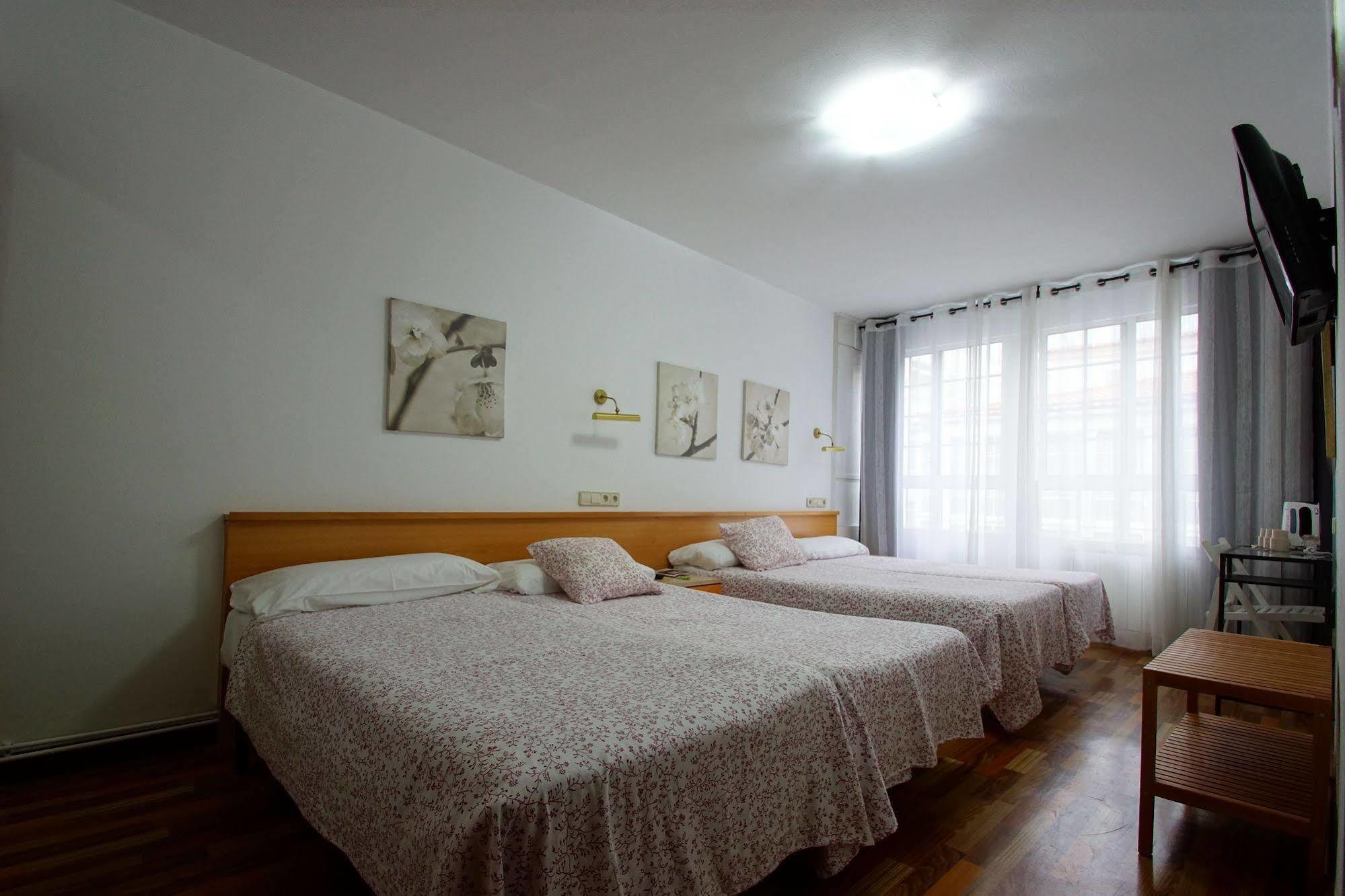Hostal Carbonara A Coruna Bagian luar foto